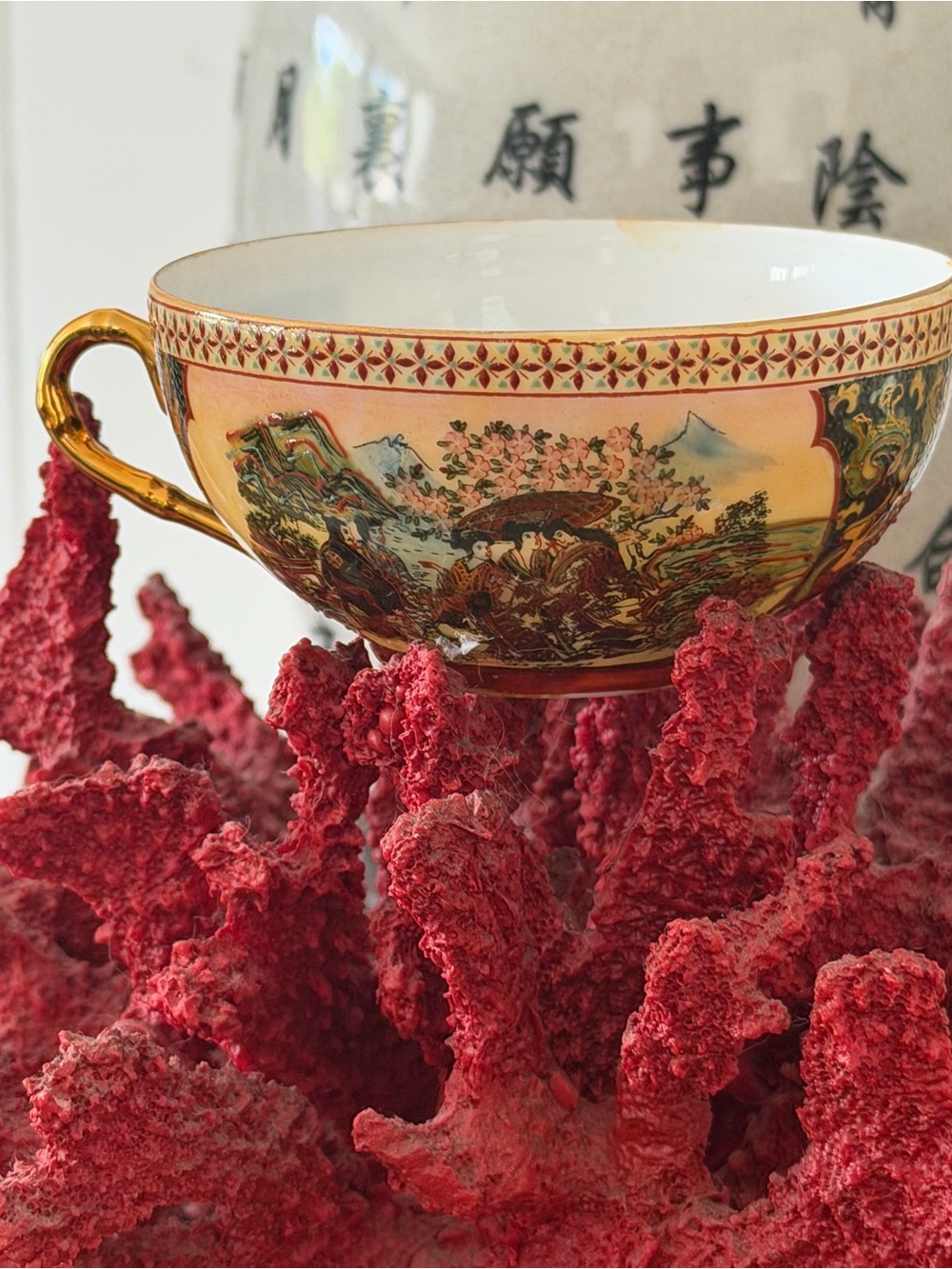 VIntage Satsuma handpainted SP teacups & saucers with geisha luminaire